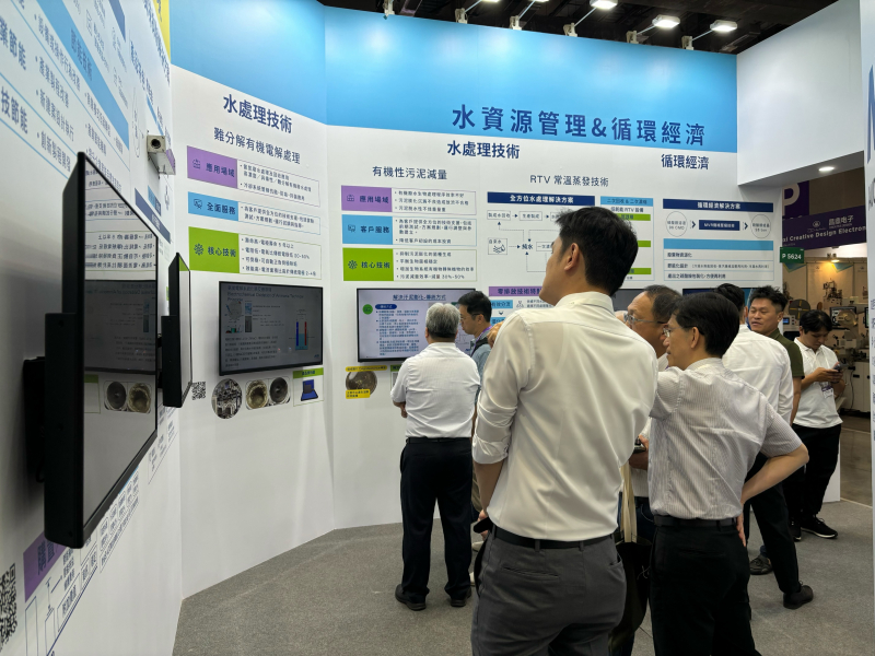 友達以深厚的智慧製造經驗發展永續戰略，積極延伸價值鏈，轉化成可供外界使用的綠色智慧服務，進軍SEMICON Taiwan 2024，提供半導體產業鏈打造AI世代的永續即戰力。