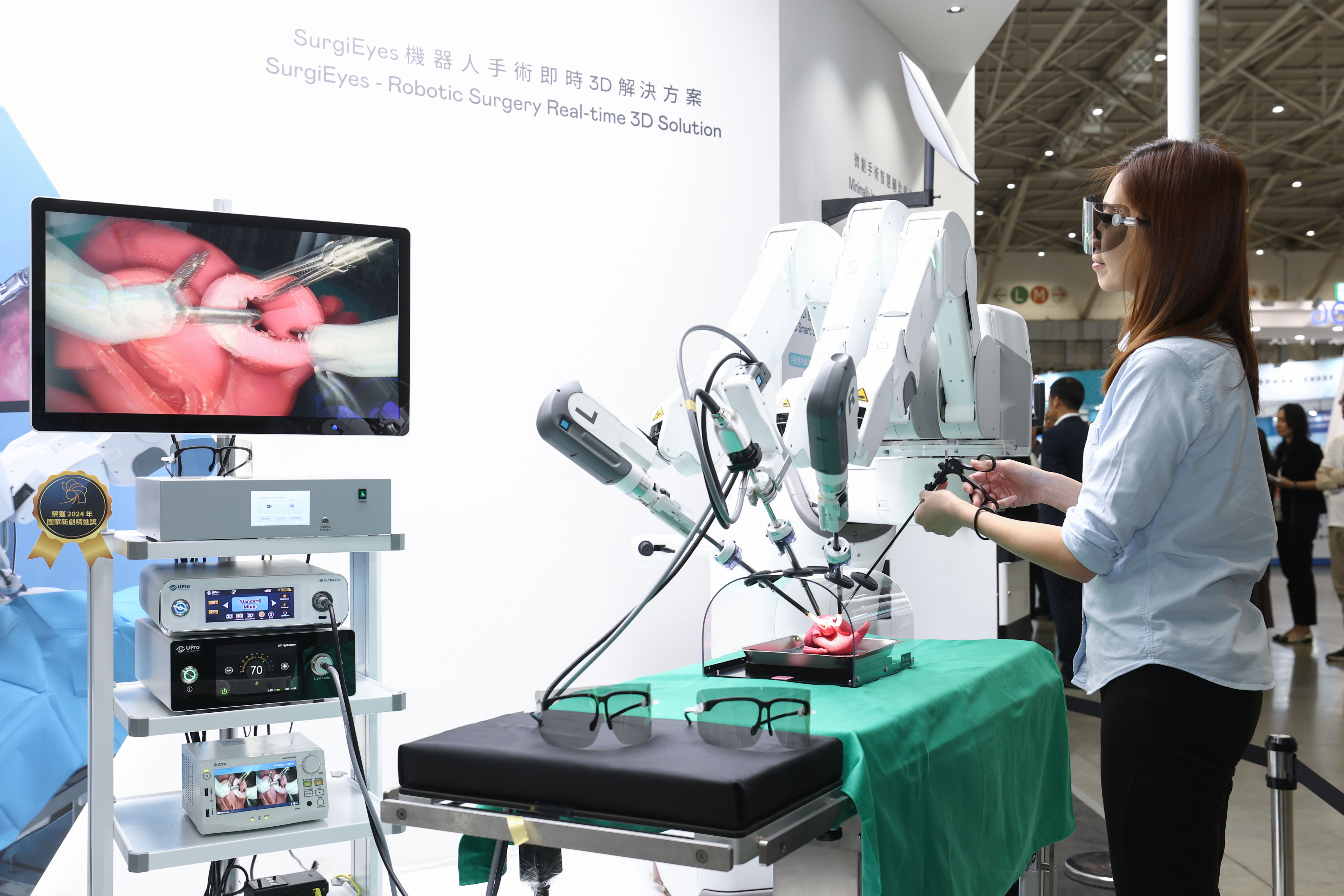 友達強化醫療事業發展的觸角，率領集團子公司達擎、友達耘康、原色口腔數位，擴大集結15家合作夥伴聯手出擊，將科技結合醫療專業，提供更全面的醫療服務